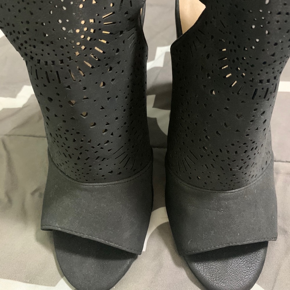 Shoedazzle peep toe heels